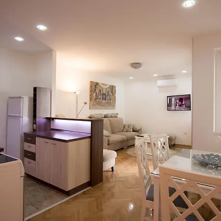 Near St. Sava Temple Apartment Belgrade