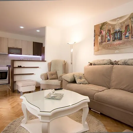 Near St. Sava Temple Daire Belgrad